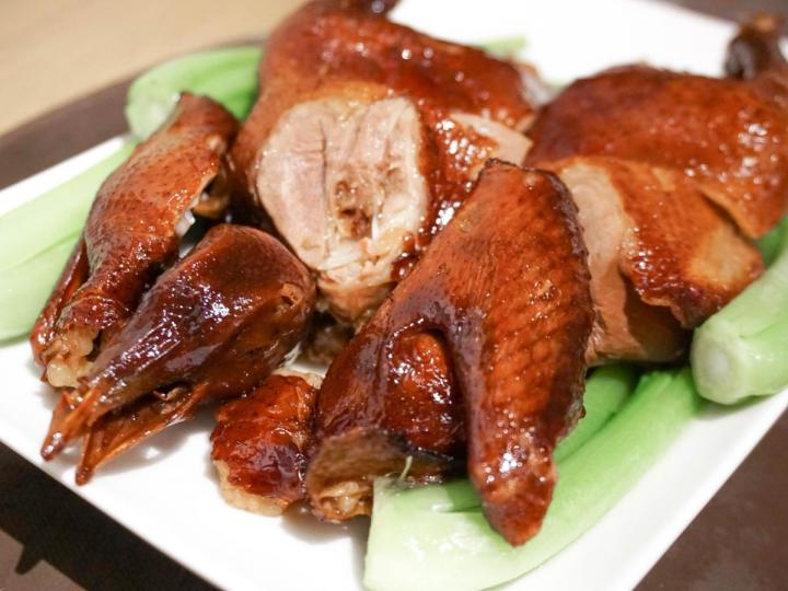 Poulet cuit sur broche Québec